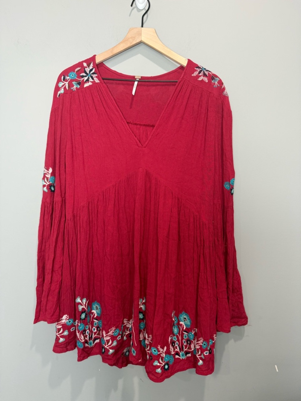 Free People Te Amo Embroidered Babydoll Mini Dress in a red floral combo Sz Smal